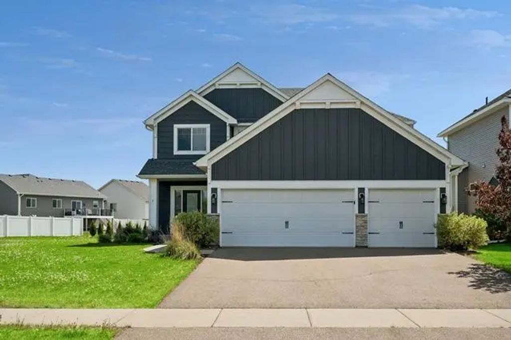 14060 Ailesbury Avenue, Rosemount