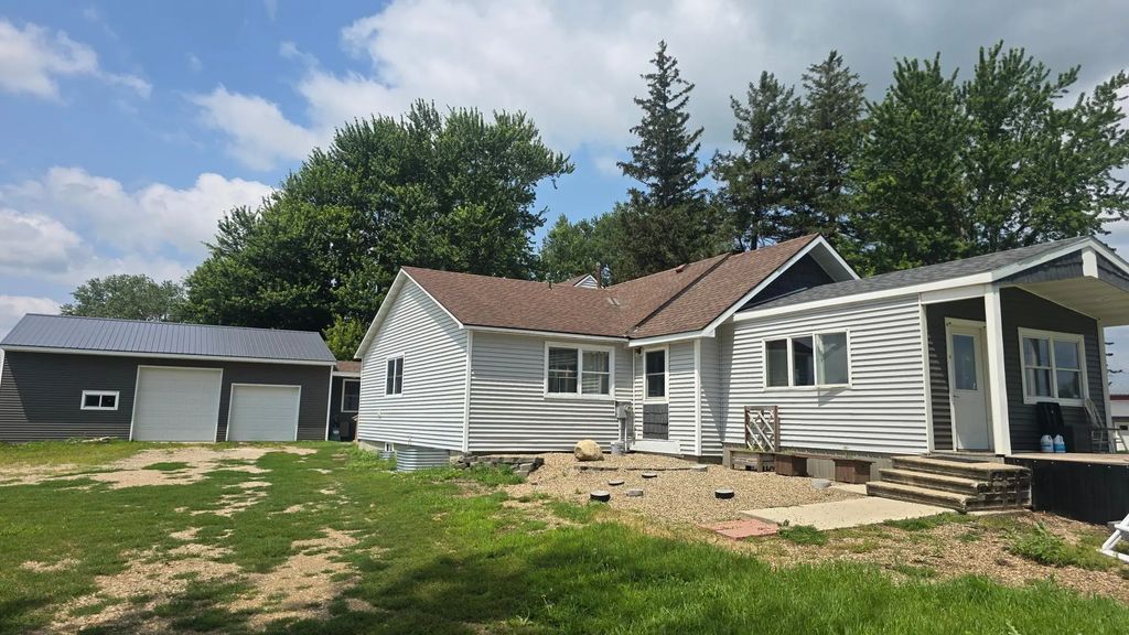 48696 Apple Avenue A, Lake Mills