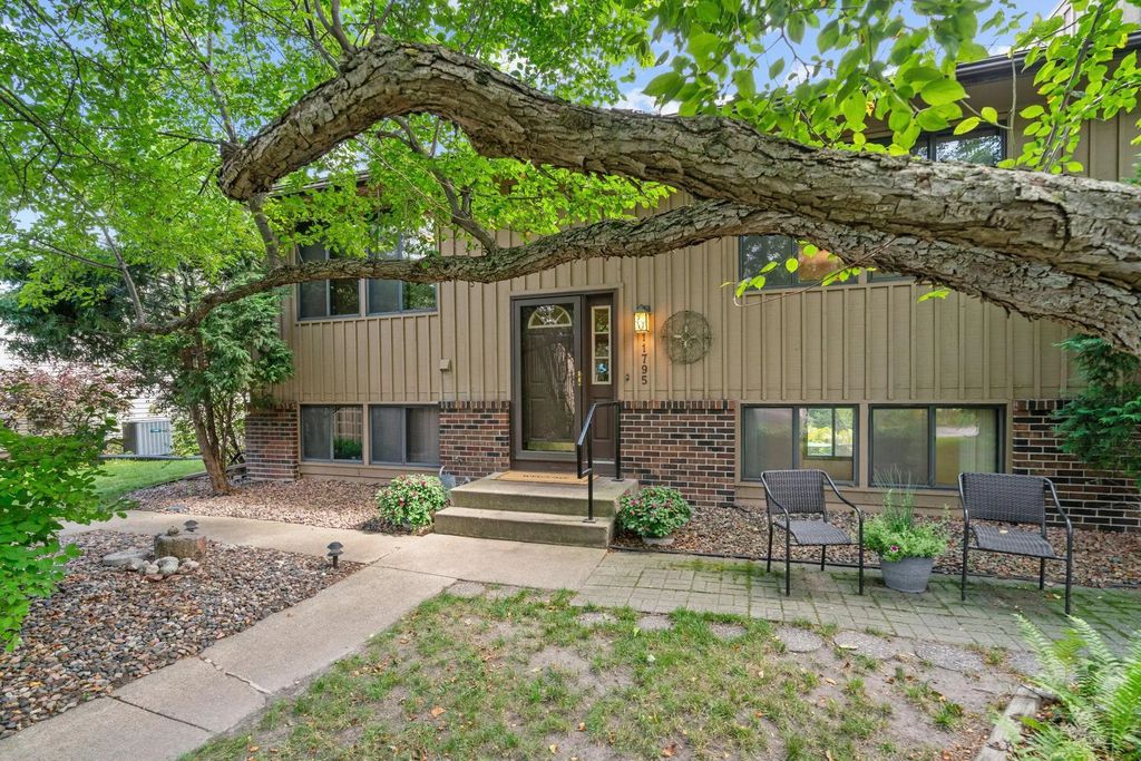 11795 Red Fox Drive, Maple Grove