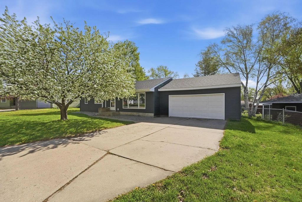 205 Victoria Drive, Alexandria