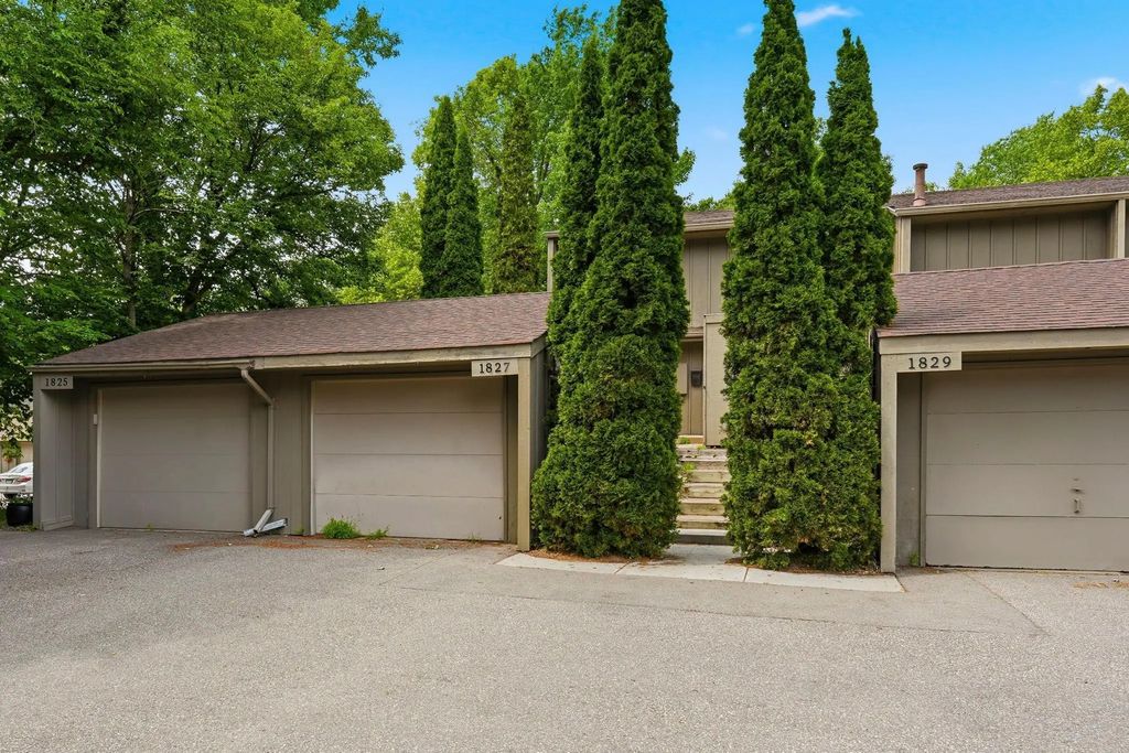 1827 Yuma Lane N, Plymouth