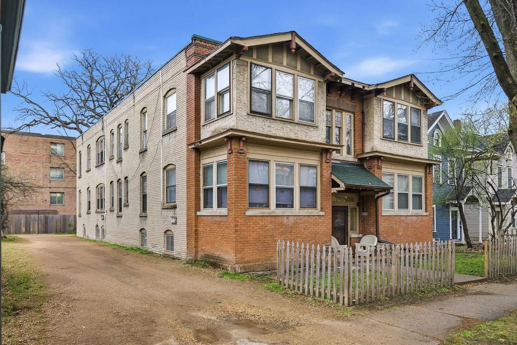 293 Dayton Avenue, Saint Paul