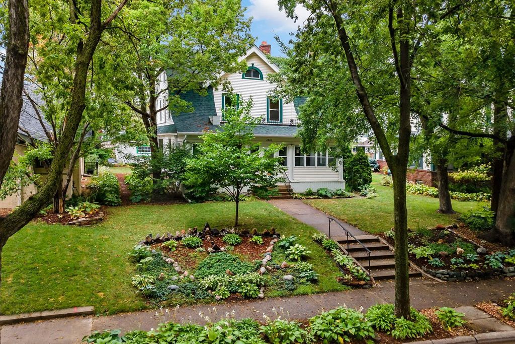 2824 Irving Avenue S, Minneapolis