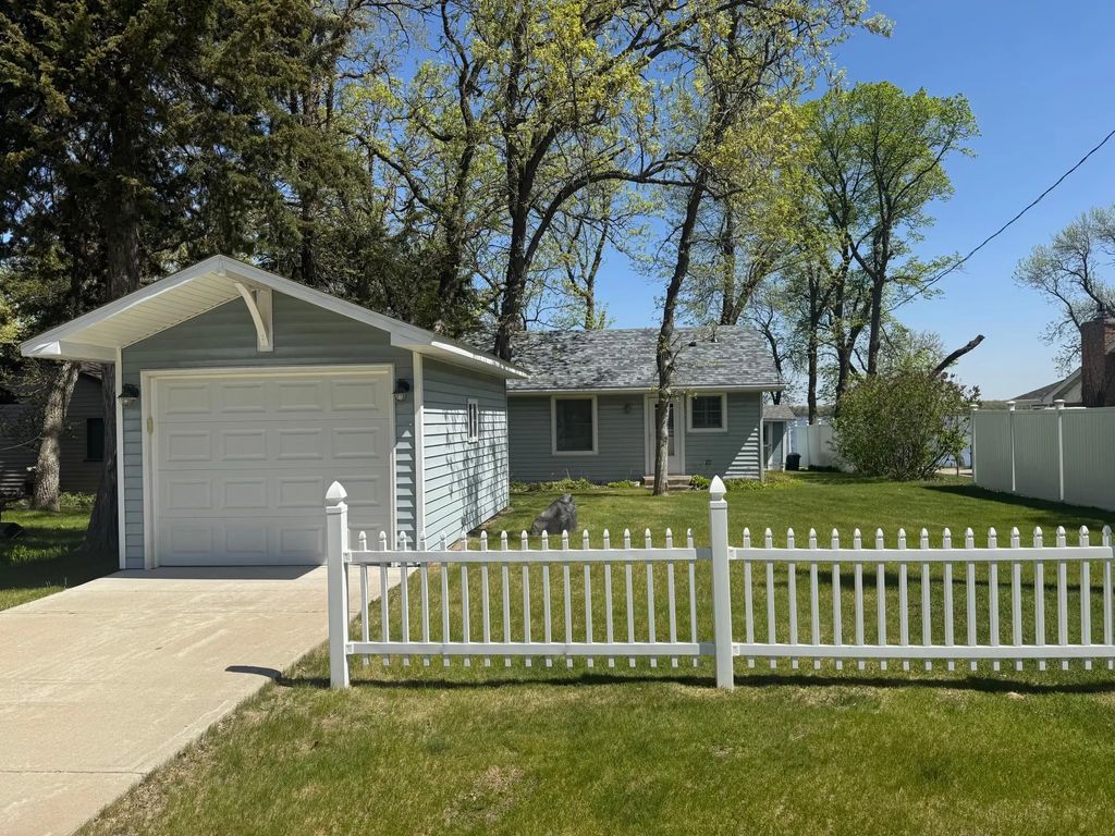 7221 100th Avenue Se, Clear Lake