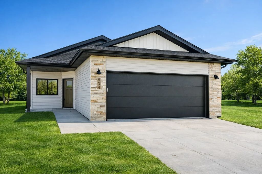 3842 Prairie Lane, Moorhead