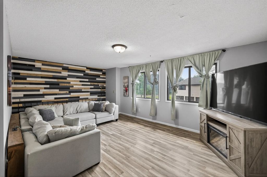 6600 84th Court N, Brooklyn Park