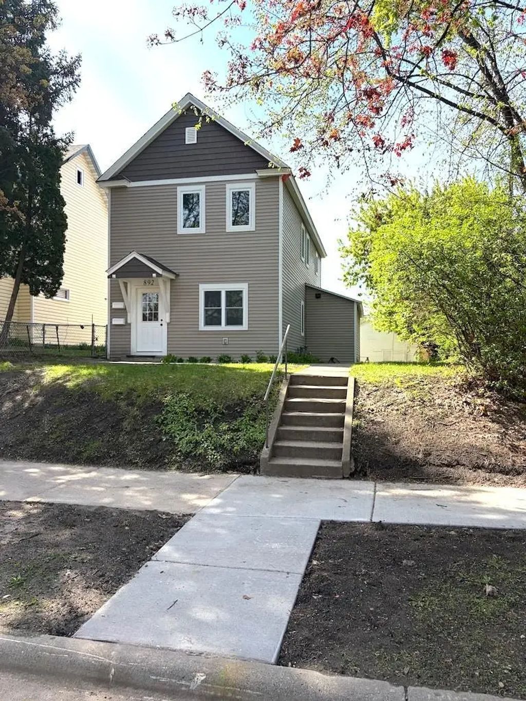 892 4th Street E, Saint Paul
