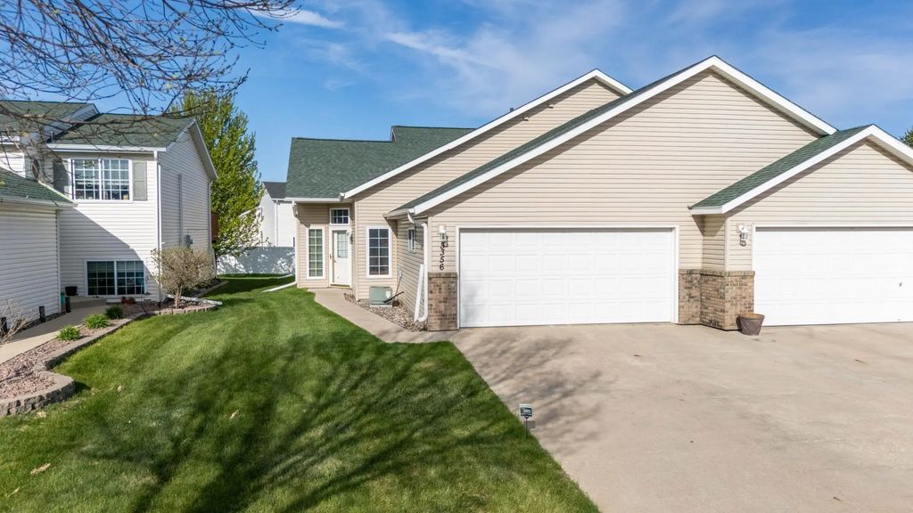 3356 38th Street S, Moorhead
