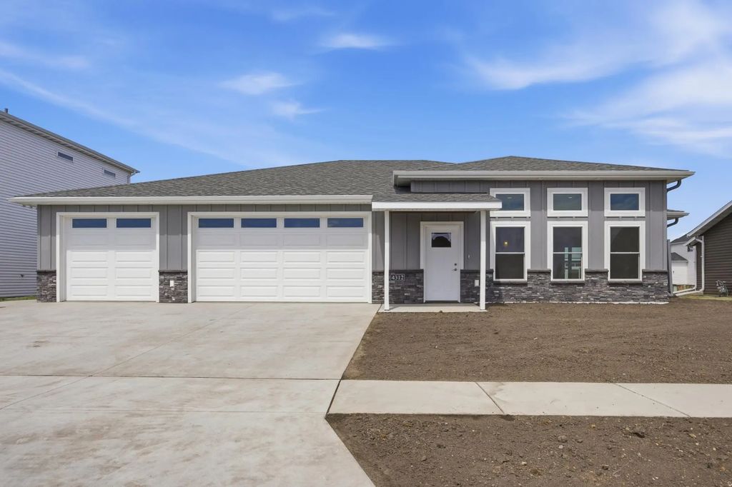 4312 23rd Avenue S, Moorhead