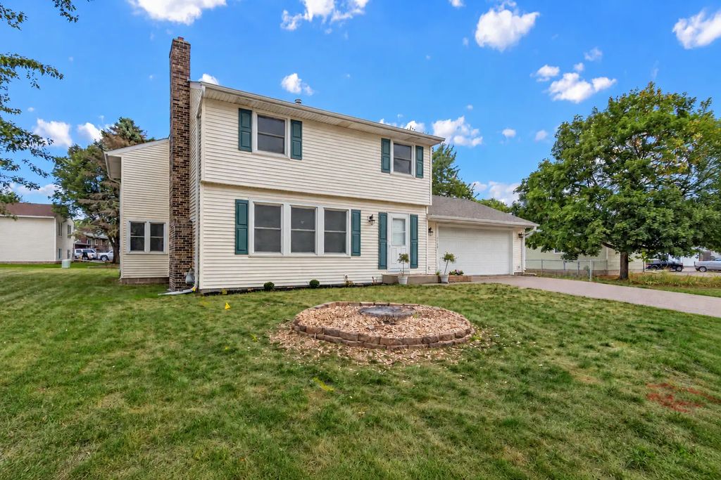 3708 73rd Avenue N, Brooklyn Park
