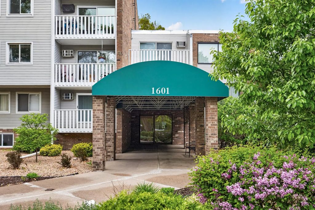 1601 N Innsbruck Drive 379, Fridley