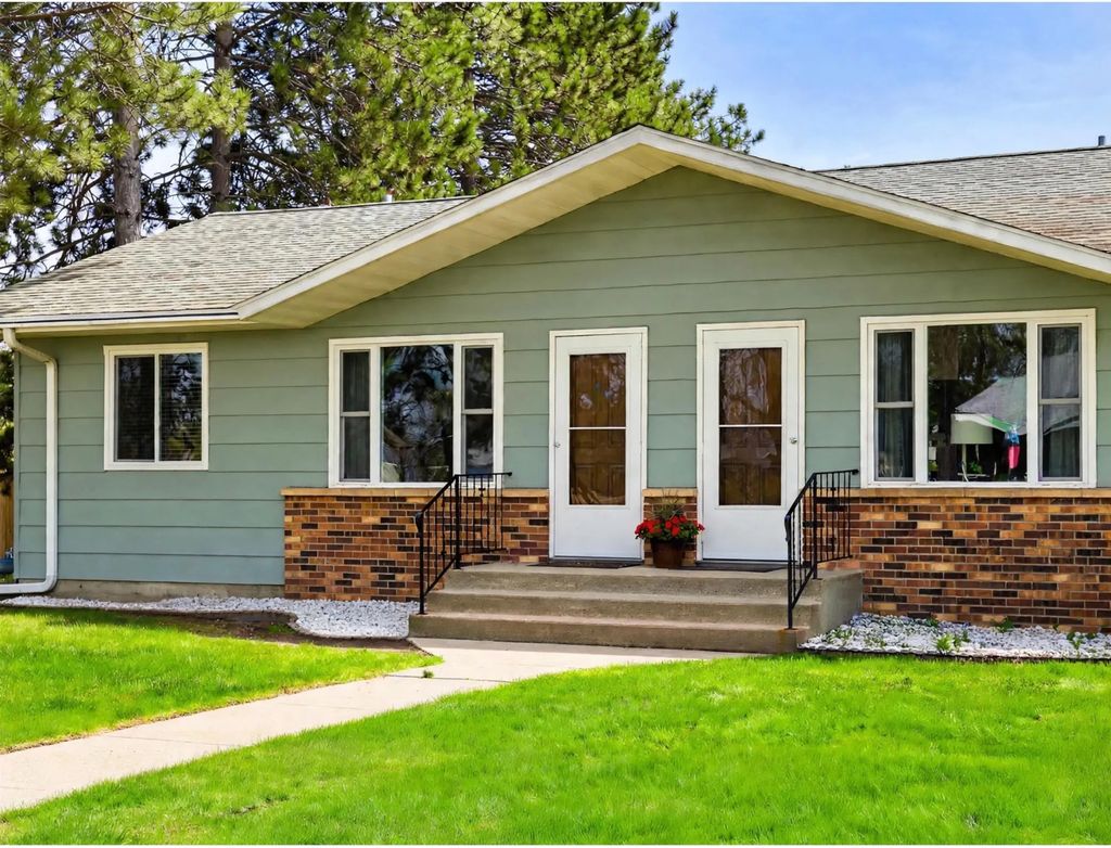 330 Jefferson Avenue, Pine River