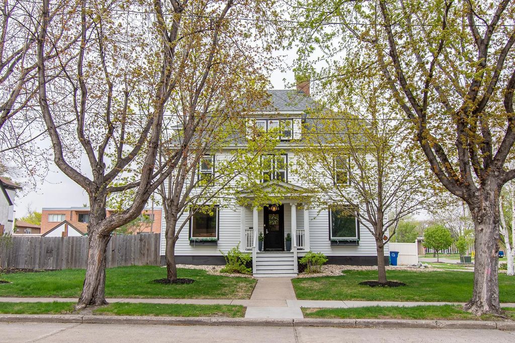 203 7th Street S, Moorhead