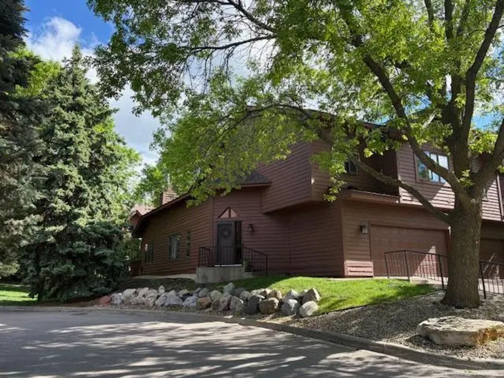 12572 Parkwood Drive, Burnsville