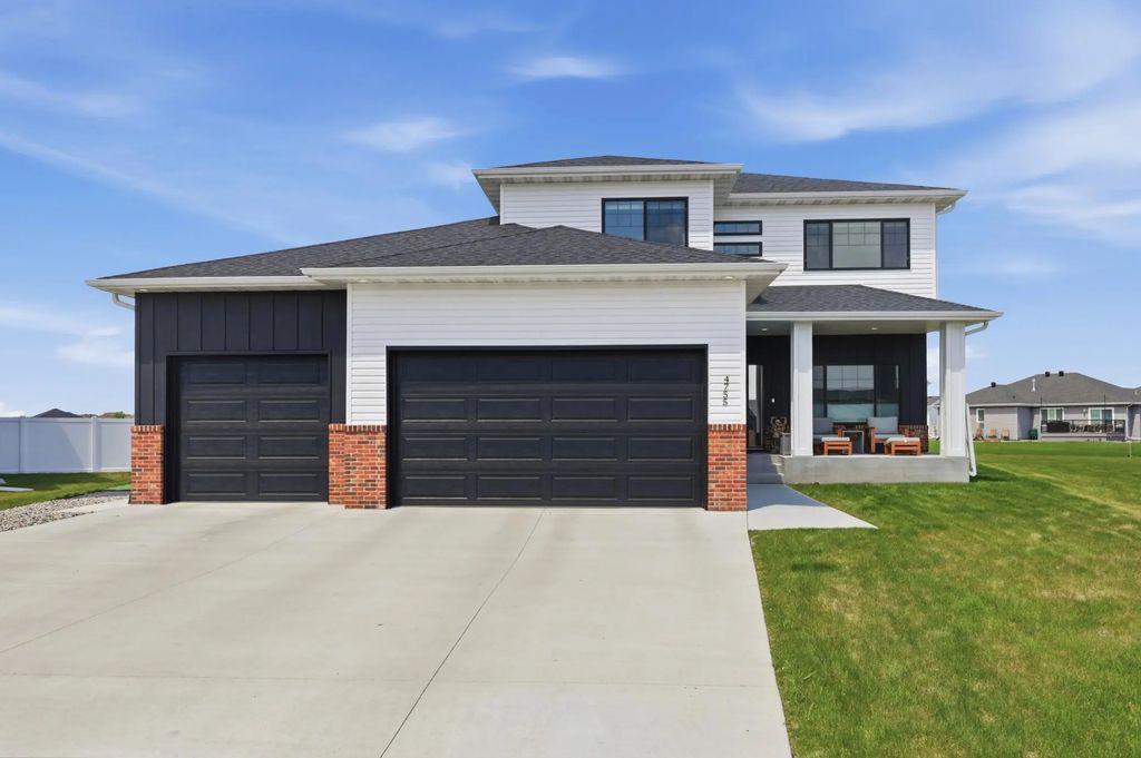 4755 32nd Street S, Fargo