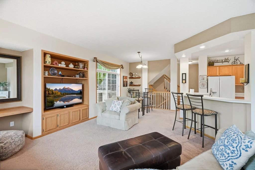 2111 Eagle Trace Lane, Woodbury