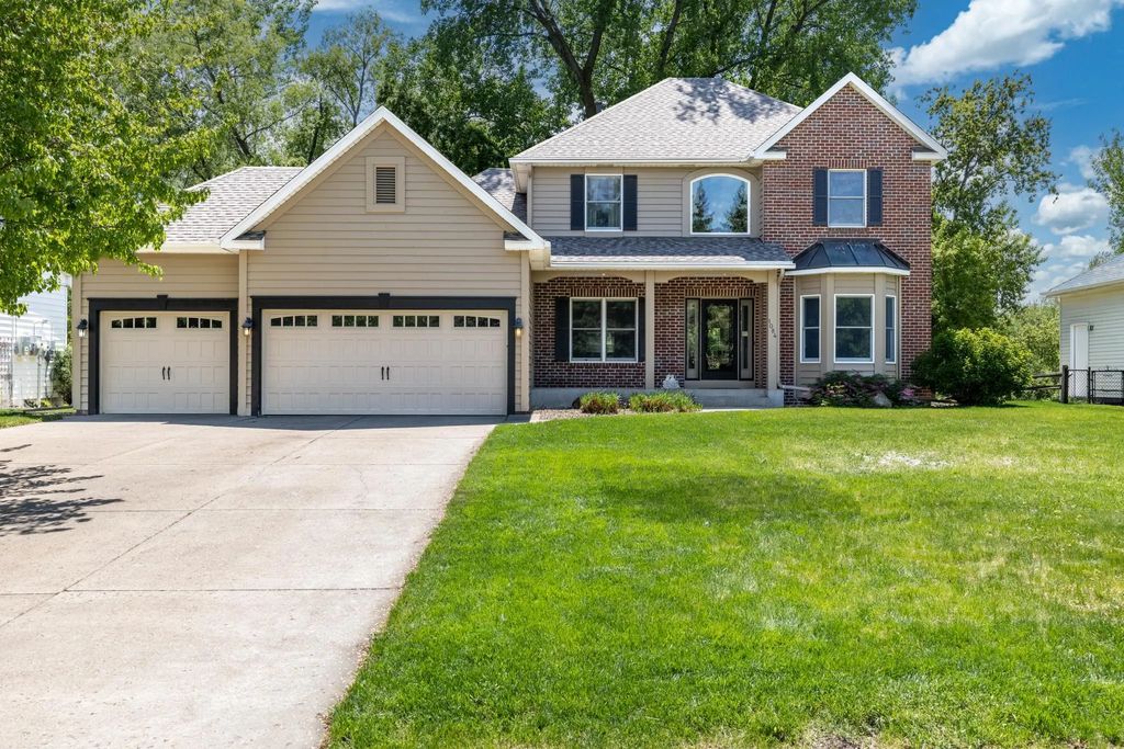 1084 Tamberwood Court, Woodbury