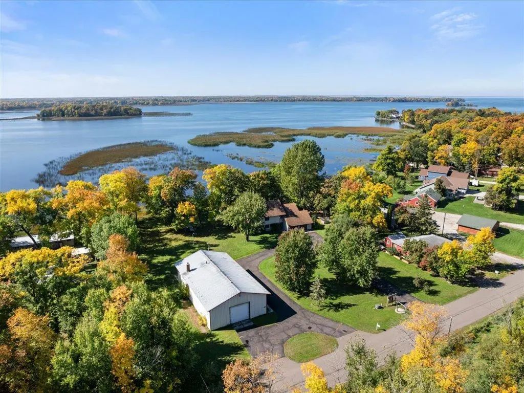 1185 Lake Shore Boulevard, Wahkon