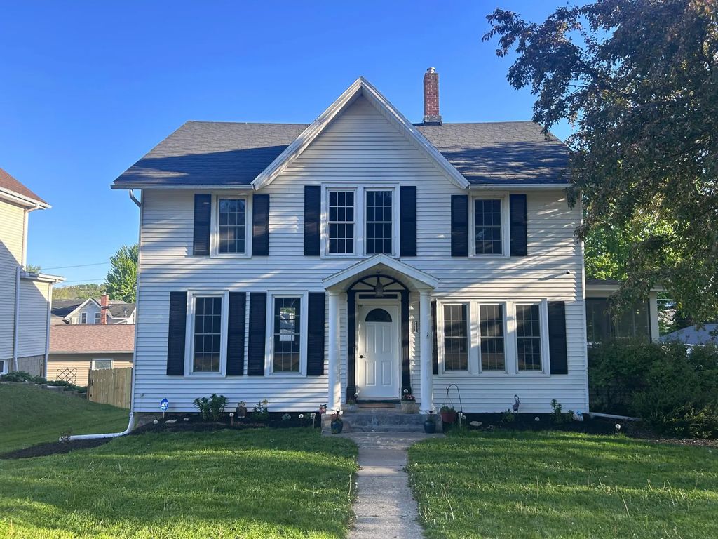 308 Fillmore Street W, Preston