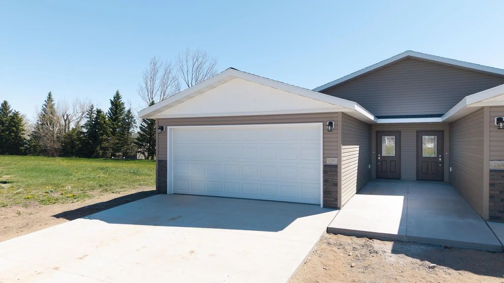 1246 4th Street Nw, Valley City