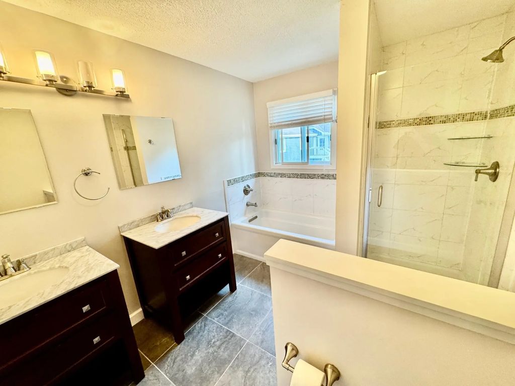2575 Heritage Drive, Mendota Heights