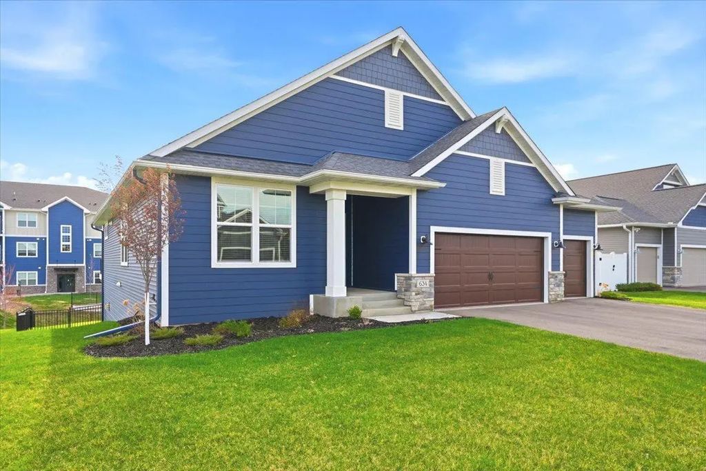 634 Elizabeth Way, Hudson