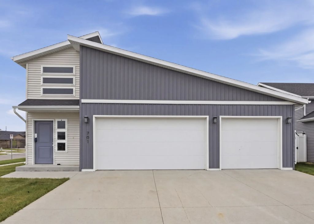 701 Albert Drive W, West Fargo