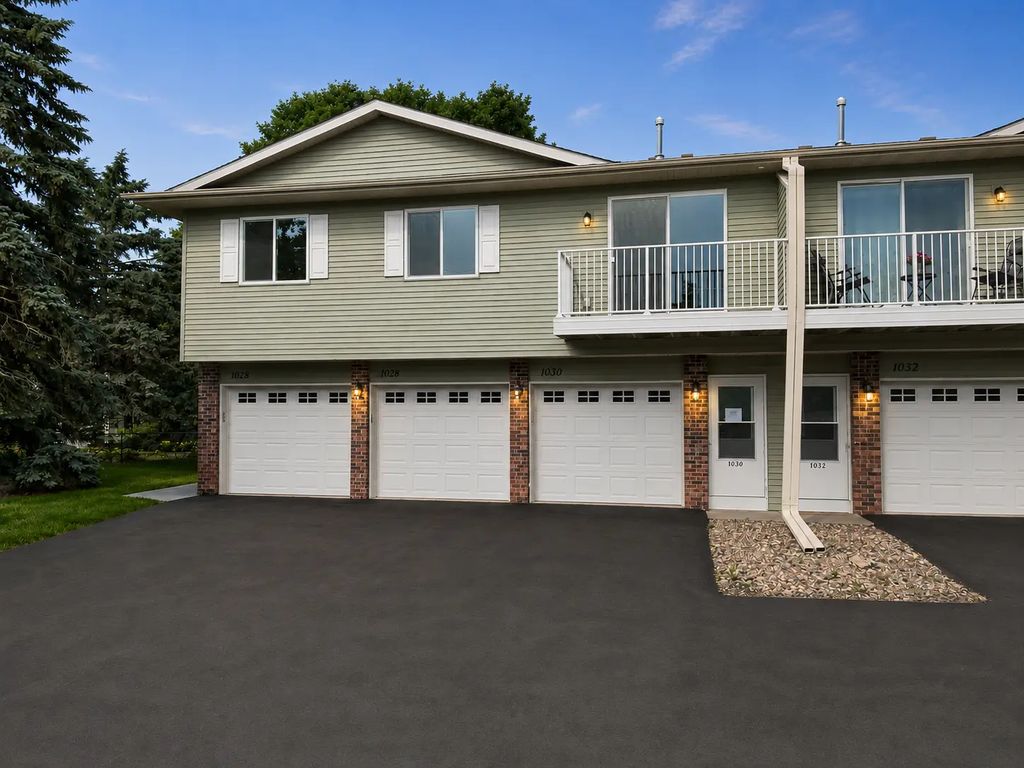 1030 Pond View Court, Vadnais Heights