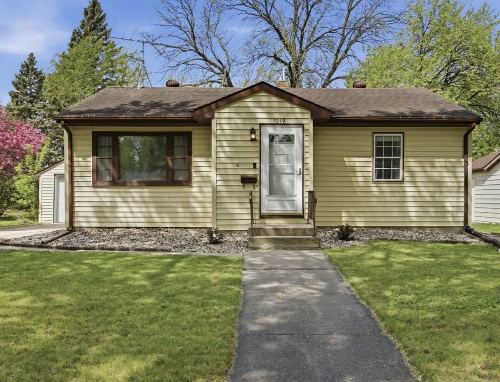 1219 12th Street S, Moorhead