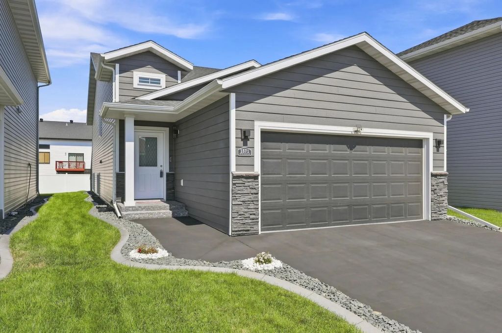 1571 67th Avenue S, Fargo