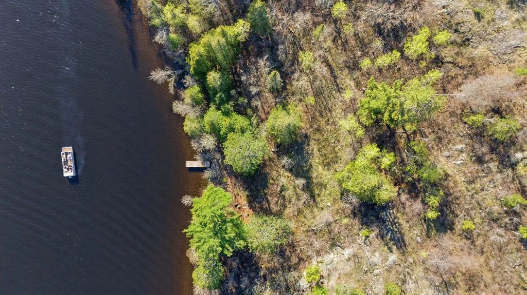 95642 Pine Island, Tower