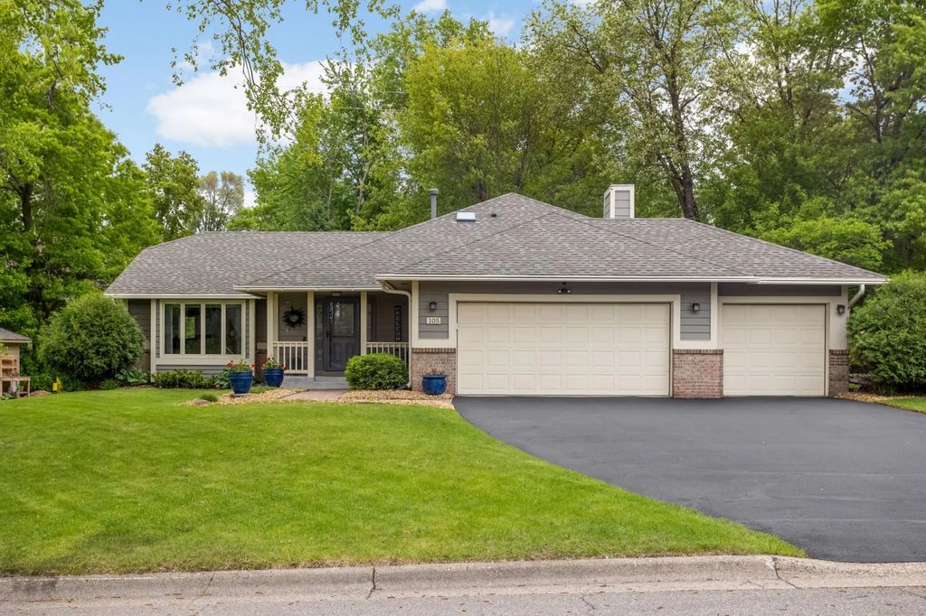 105 Interlachen Road, Burnsville