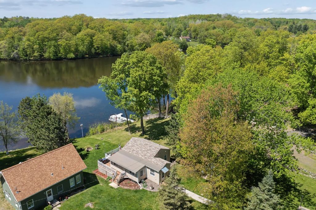 2889 Indian Mound Road, Luck