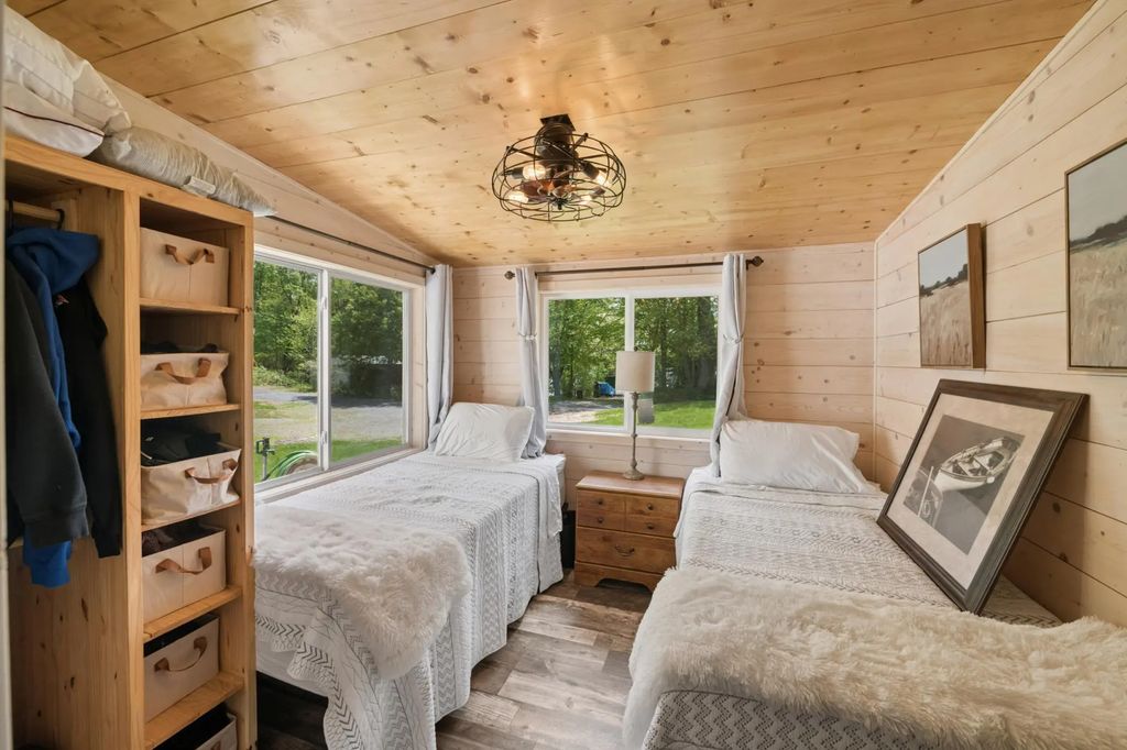 2889 Indian Mound Road, Luck