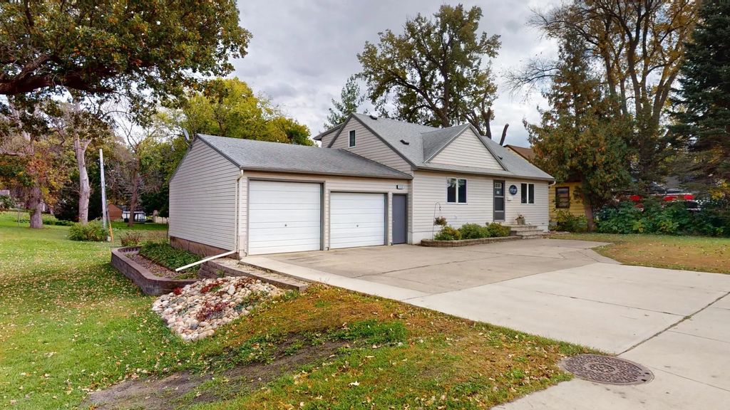 1112 Bridge Avenue, Albert Lea