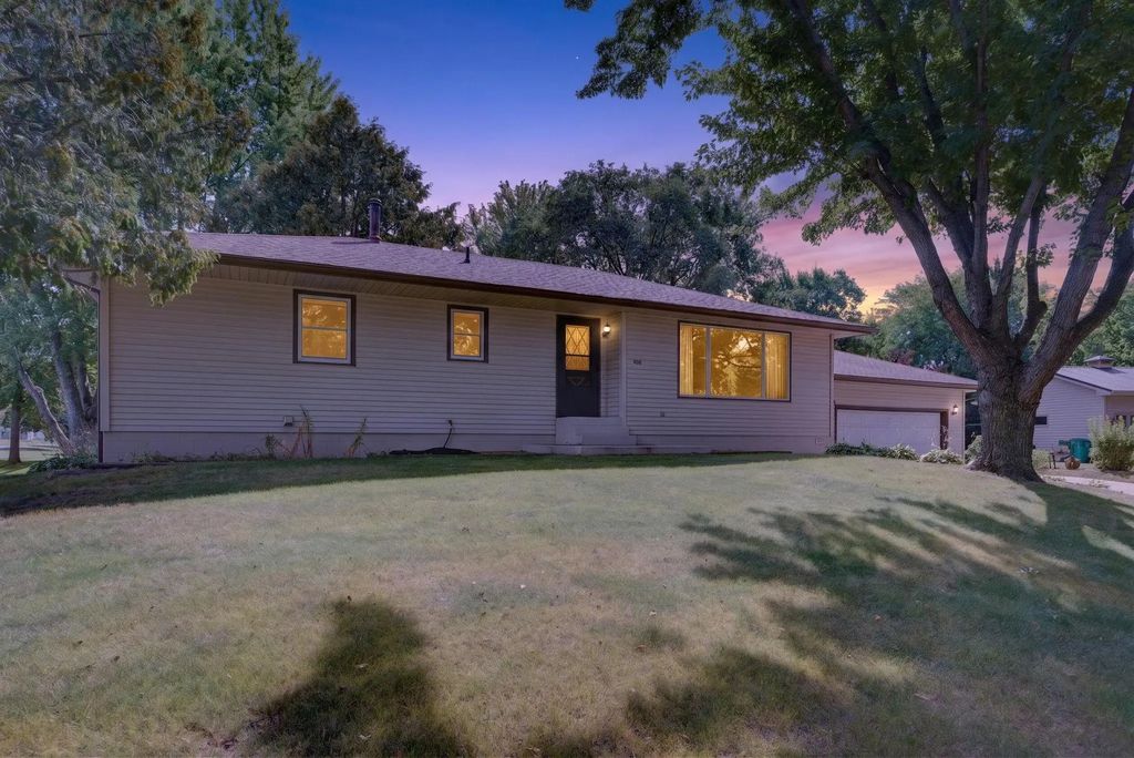 408 Sunrise Drive, Litchfield
