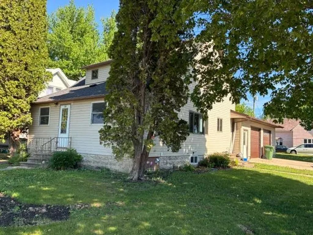 210 Front Street E, Fulda