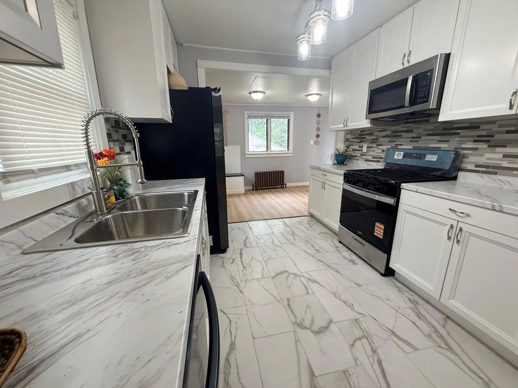 3346 Sheridan Avenue N, Minneapolis