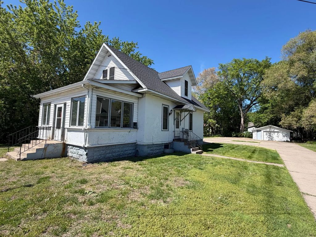 313 E Broadway Street, Monticello