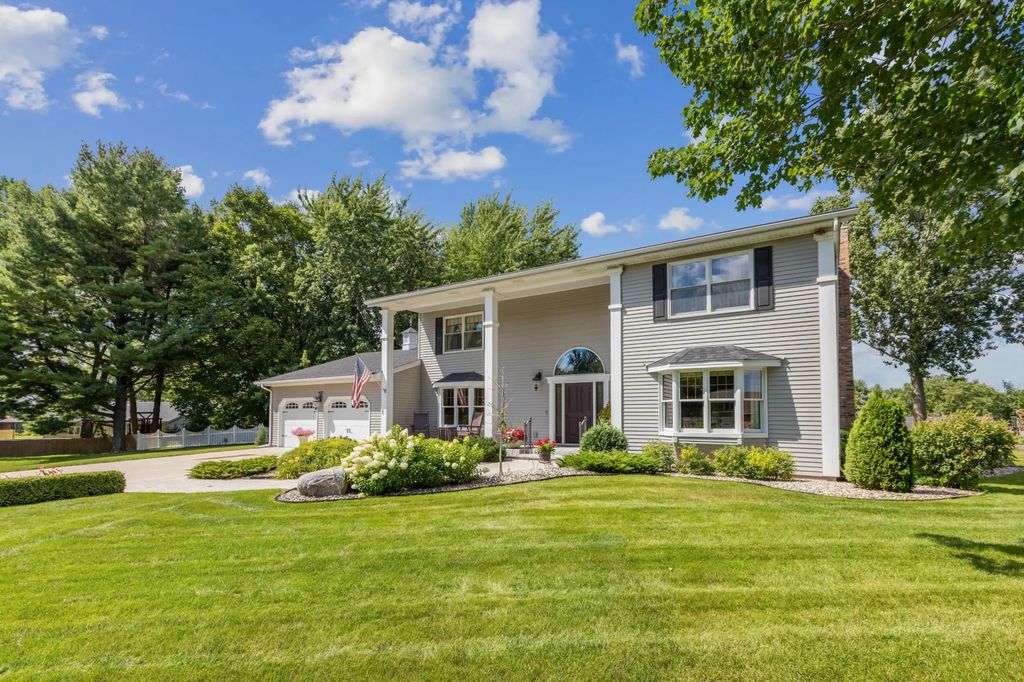 412 Willow Lane, Watertown