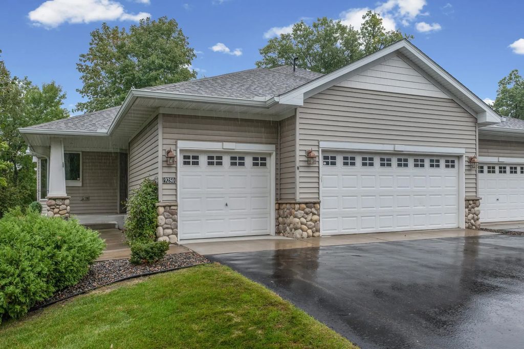 9250 Blackoaks Lane N, Maple Grove