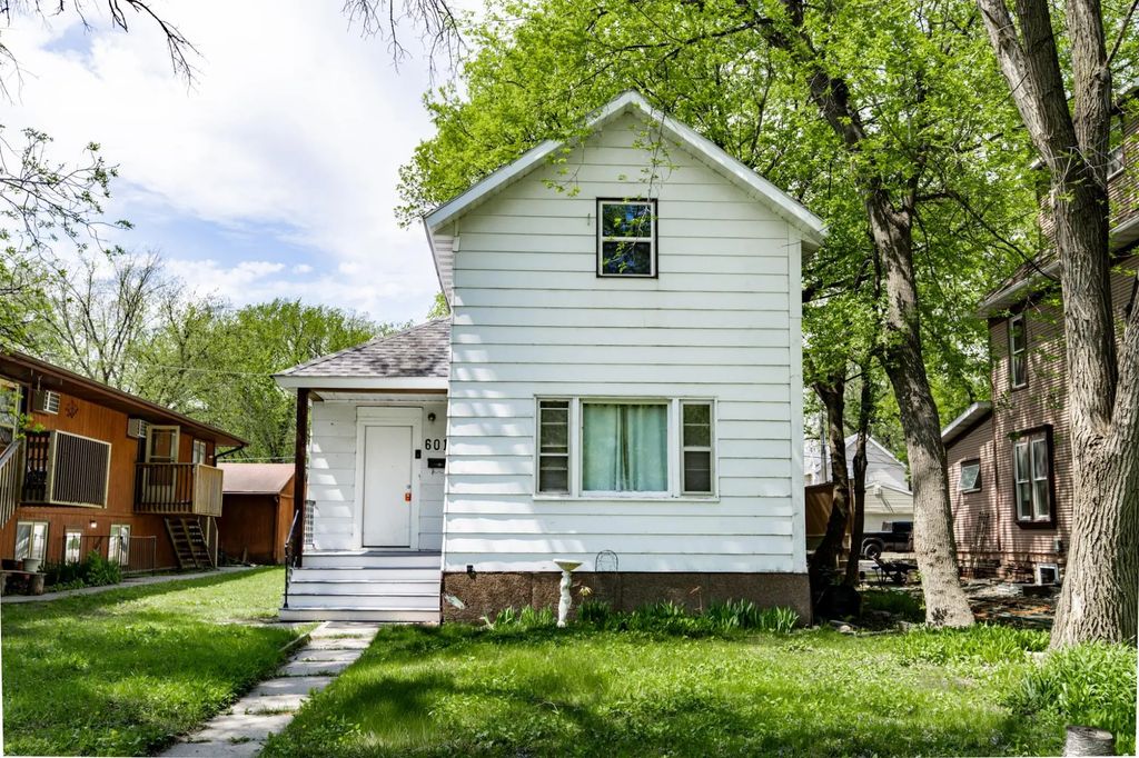 601 10th Street S, Fargo