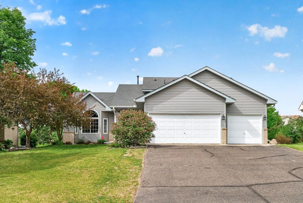 10035 Fallgold Parkway N, Brooklyn Park