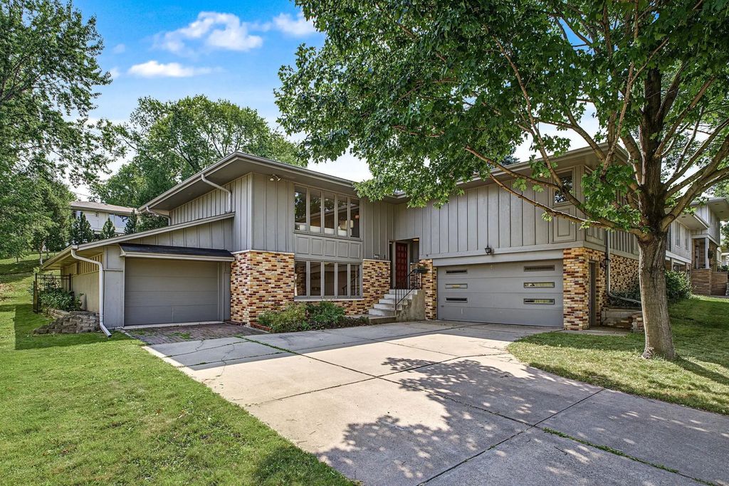 3517 Coolidge Street Ne, Saint Anthony