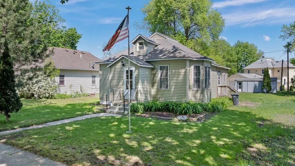 102 E Lyon Street, Minneota