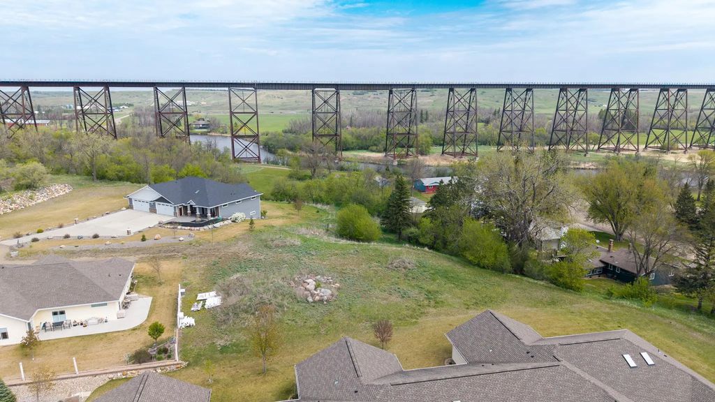 554 Legacy Lane, Valley City