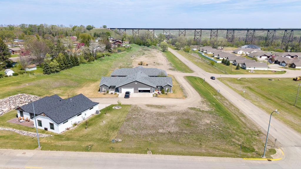 460 12 1/2 Street Ne, Valley City