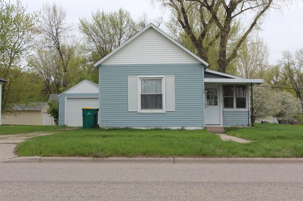336 W Main Street W, Mayville