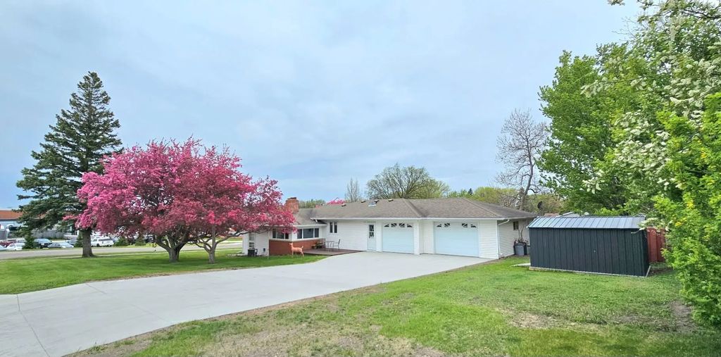420 James Street, Detroit Lakes