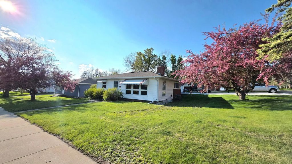 420 James Street, Detroit Lakes